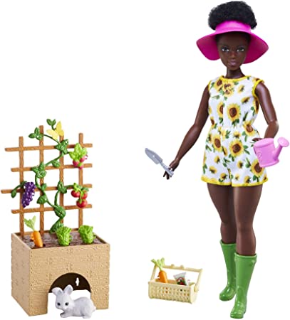 Barbie Doll and Gardening Playset with Barbie Doll (11.5 in Brunette, Curvy), Pet Bunny, Lattice with Plug-and-Play Produce and Garden Accessories, Gift for 3 to 7 Year Olds