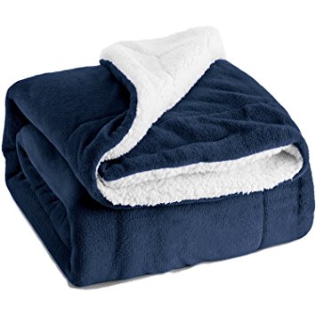 Sherpa Throw Blanket Navy Blue 150x200cm Reversible Fuzzy Microfiber All Season Blanket for Bed or Couch by Bedsure