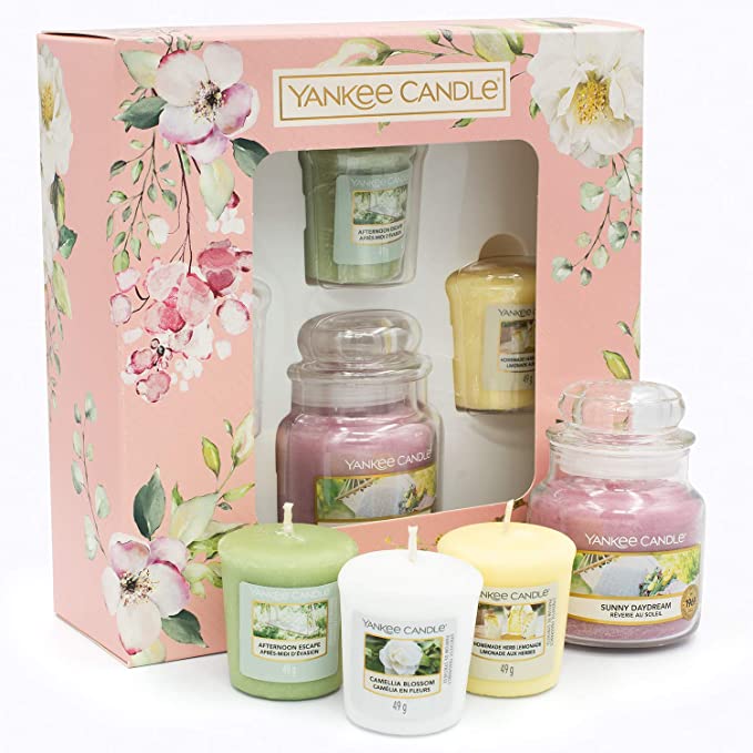 Yankee Candle Gift Set, 1 Small Jar Scented Candle & 3 Votive Candles, Garden Hideaway Collection