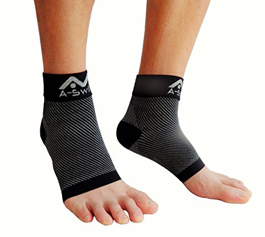 Plantar Fasciitis Socks (1 Pair) - Best Ankle Support Heel Arch Compression Sleeve Brace for Men & Women - Relief from Swelling & Foot Pain - Boosts Blood Circulation & Recovery