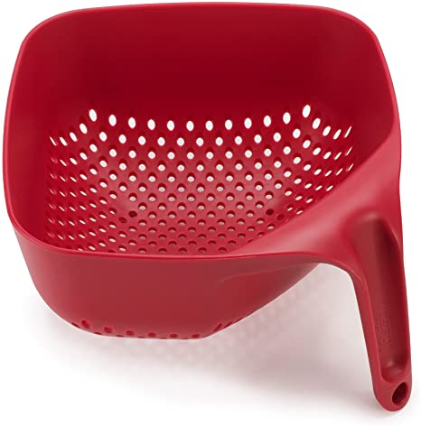 Joseph Joseph 40089 Square Colander Stackable with Easy-Pour Corners and Vertical Handle, Medium, Red