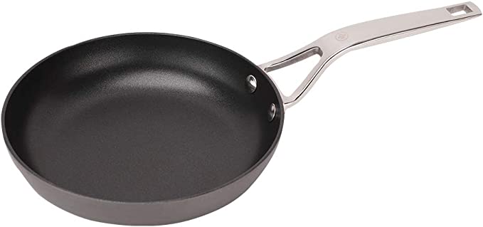 Swiss Diamond 8 Inch Hard Anodized Induction, Nonstick Frying Pan – Aluminum Cooking/Sauté Pan, Evenly Distributes Heat – Oven- & Dishwasher-Safe Skillet (20 cm)