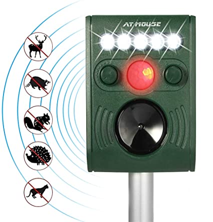 Wikomo Ultrasonic Animal Repeller, Solar Powered Waterproof Outdoor with Ultrasonic Sound, Motion PIR Sensor and Flashing Light for Cats, Dogs, Squirrels, Moles, Rats