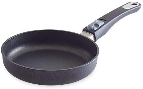 PAMPERED CHEF New model. #2729 NONSTICK 8" FRY PAN - NEW JUST OUT MARCH 2018