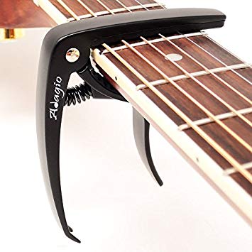Adagio PRO DELUXE CAPO Suitable For Acoustic & Electric Guitars With Quick Release And Peg Puller In Black RRP 10.99 - Retail Packed