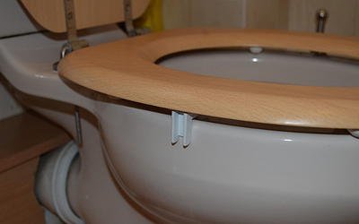 SteadySeat quick & easy fix for loose or wobbly toilet seats, seat stoppers buffers, No tools necessary. Now includes sticky pads and screws / pilot holes to attach more easily to more toilet seats