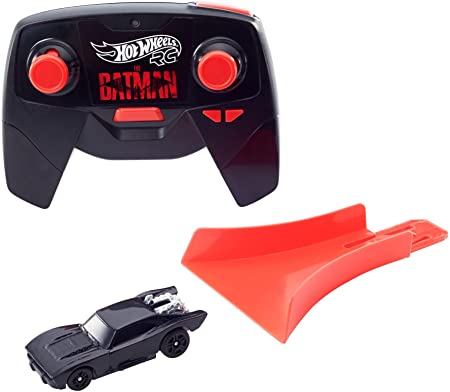 Hot Wheels R/C 1:64 Scale The Batman Batmobile, Remote-Controlled Vehicle from The Movie, USB Rechargeable Controller, On or Off Track Racing, Gift for Fans of Cars & Comics & Kids 5 Years Old & Up