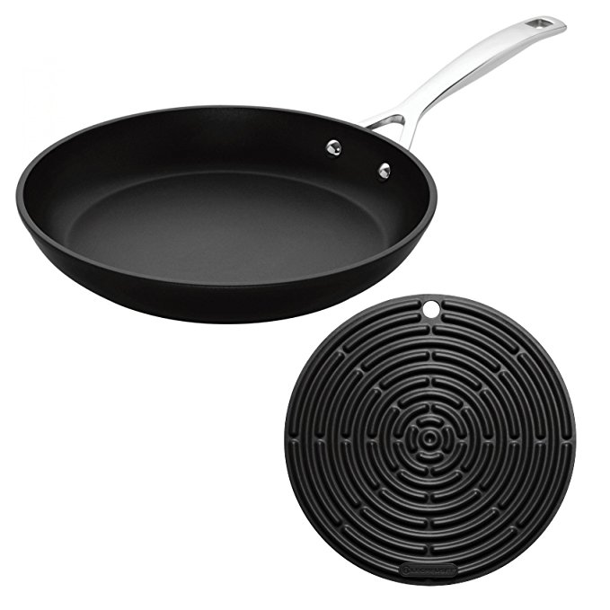 Le Creuset Toughened Non-Stick Shallow Frying Pan, 28 cm, Black and Silicone Cool Tool, Black