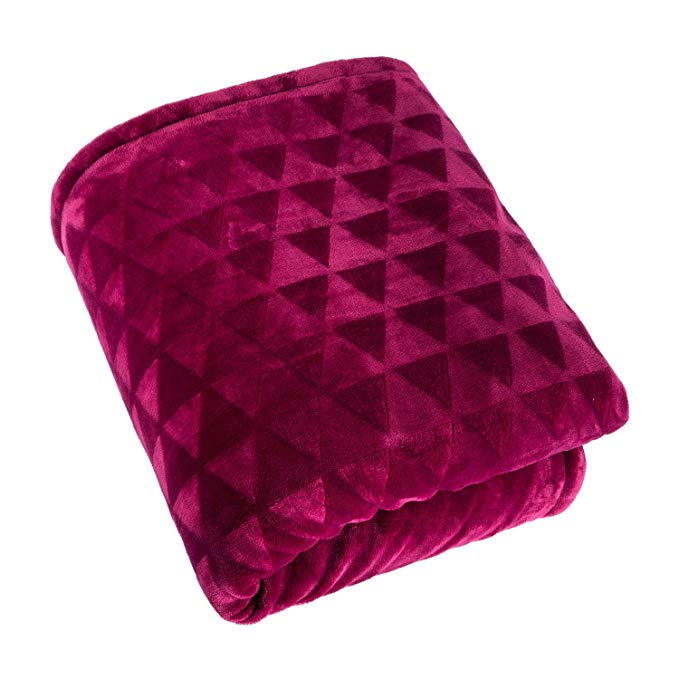 Homescapes Grape Purple Velvet Throw Geometric Triangle Soft Touch Plush Blanket Sherpa Throw for Bed or Sofa - 160 x 200cm