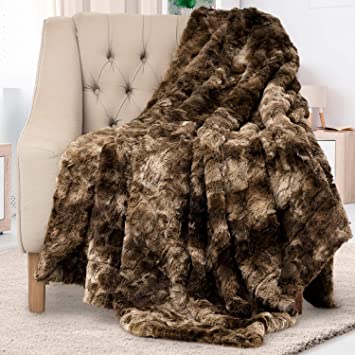 Everlasting Comfort Luxury Faux Fur Throw Blanket - Soft, Fluffy, Warm, Cozy, Plush (Chocolate)