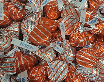 HERSHEY'S Valentine's Kisses, HUGS Kisses, Milk Chocolate Kisses Hugged by White Creme, (5 Pounds)