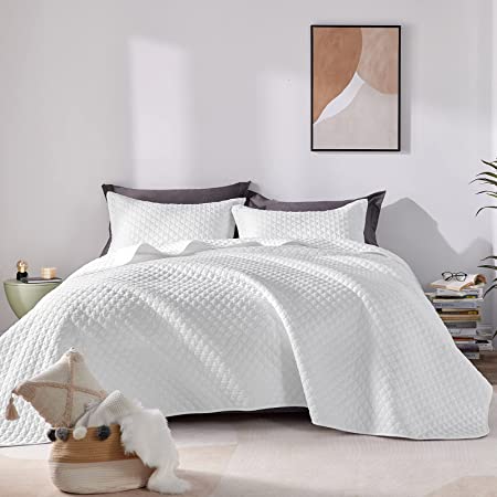 CozyLux Summer Quilt Sets Twin Size White 2 Pieces - Lightweight Soft Bedspread - Lantern Ogee Pattern Coverlet Bedding Set for All Season - 1 Quilt and 1 Pillow Sham - White, 68"x86"