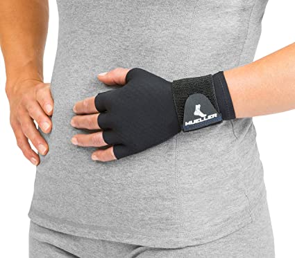 Mueller Reversible Compression Glove with Thermo Reactive Technology, One Size Fits Most, Black