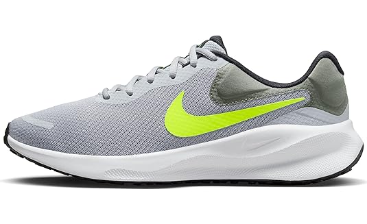 NIKE Mens Revolution 7Running Shoe