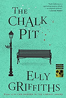 The Chalk Pit (Ruth Galloway Mysteries)