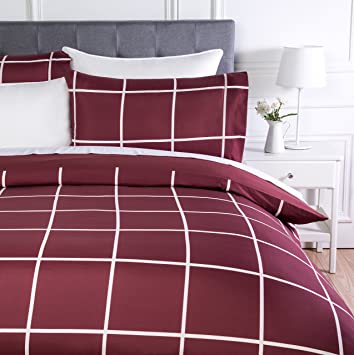 AmazonBasics Microfiber Duvet Cover Set, Light weight – 200 x 200 cm, Double - Burgundy Simple Plaid