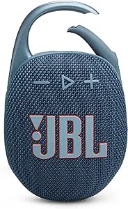 JBL Clip 5, Enceinte Bluetooth ultra-portable, mousqueton intégré, son JBL Pro, basses percutantes, 12 heures d'autonomie, fonction Playtime Boost, résistante à l'eau et à la poussière IP67, en bleu