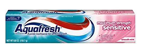 Aquafresh Sensitive Toothpaste Smooth Mint, 5.6-Ounce (Pack of 4)