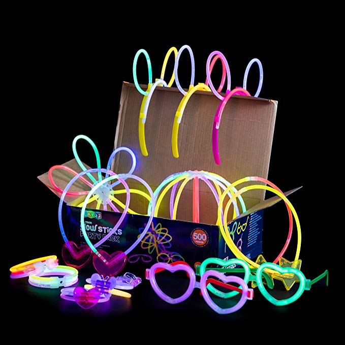 Play22 Glow Sticks Bulk 500 Pack - 200 Glowsticks and 300 Accessories - 8” Ultra Bright Glow Sticks Party Pack Mixed Colors - Glow Sticks Necklaces and Bracelets Enjoyable for Adults and Kids