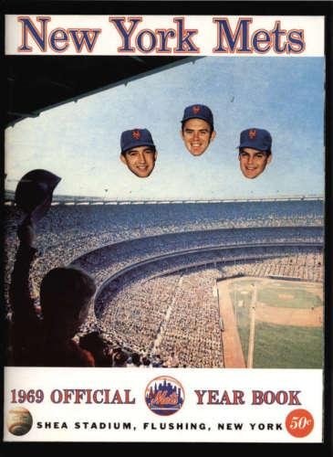 1969 Mets Yearbook Seaver/grote/mcandrew/garrett Autograph Signature Ax1576 - Autographed MLB Magazines