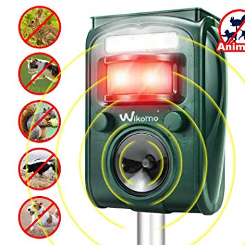 Wikomo Solar Animal Repeller Ultrasonic Pest Repeller Waterproof Outdoor with Ultrasonic Sound, Motion Sensor and Flashing Light for Cats, Dogs, Squirrels, Moles, Rats Outdoor New Version