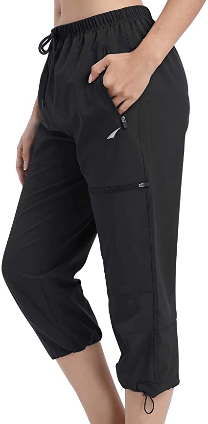 VAYAGER Women's Outdoor Hiking Capri Pants Loose-Fit Lightweight Cargo Pant with Zipper Pockets