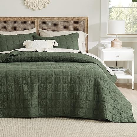 Bedsure 100% Cotton Quilt, Queen Size Bedspread, Lightweight Soft Bed Coverlet, 3-Piece Cozy Stitching Quilt Set with 2 Pillow Shams in Geometric Pattern for All Season, 90x96 inches, Olive Green