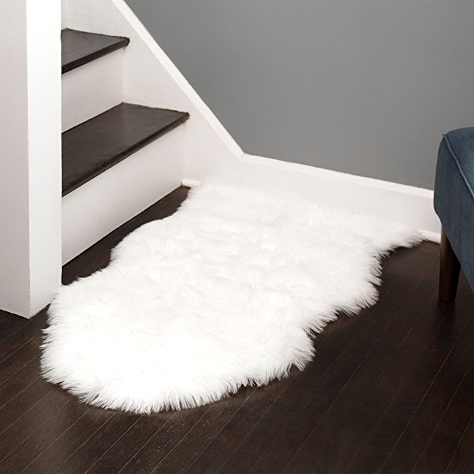 Silky Super Soft White Faux (Fake) Sheepskin Shag Rug | Top Quality Faux Fur | Machine Washable | Great for Photography Decor Bedroom | Real Look Without Harming Animals (Single Pelt (2'x3'), White)