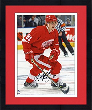 Framed Sergei Fedorov Detroit Red Wings Autographed 8" x 10" Red Jersey Vertical Photograph - Fanatics Authentic Certified