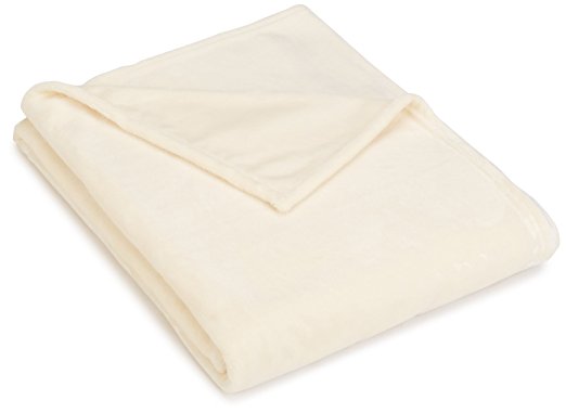 AmazonBasics Velvet Plush Blanket - Twin, Ivory