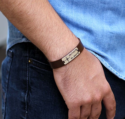 Men's monogrammed leather bracelet. Groomsmen bracelet. Dad gift. Coordinates Bracelet for Men. Mens compass bracelet. Fathers day gift.