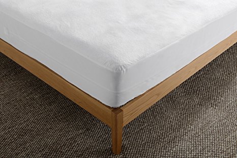 Premium Hypoallergenic Waterproof Mattress Protector by Red Nomad - Breathable and Vinyl Free Fitted Mattress Cover - California King Size