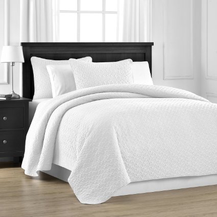 PREWASHED DURABLE AND LIGHTWEIGHT P&R Bedding 3-Piece Cotton Filled Jigsaw Quilted Coverlet Set (Full/Queen, White)
