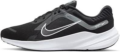 NIKE Men's Quest 5 Sneaker