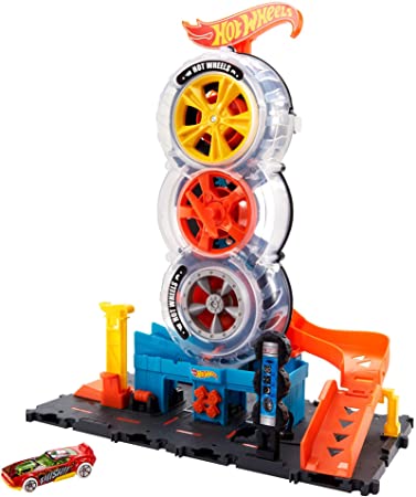 Hot Wheels City Super Twist Tire Shop Playset, Spin The Key to Make Cars Travel Through The Tires, Includes 1 Car, Gift for Kids 4 to 8 Years Old