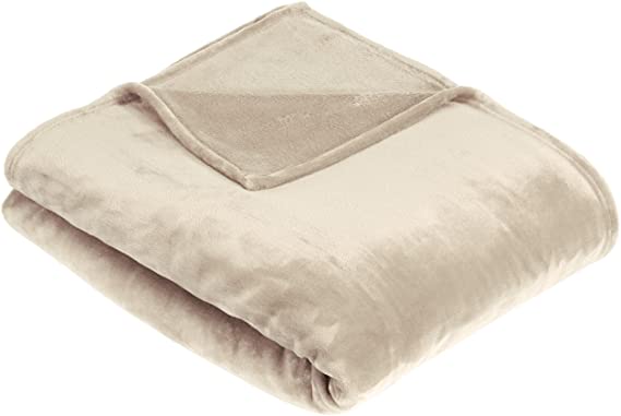 AmazonBasics - Cuddly blanket, made of velvety plush, 229 x 229cm - Sand