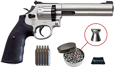 Umarex Smith and Wesson 686 Silver CO2 Pellet Revolver with Included CO2 12 Gram (5 Pack) and Pack of 500 Pellets Bundle (Pellets Caliber/Weight .177/7.48 Grains) and Wearable4U Cloth