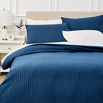 AmazonBasics Deluxe Microfiber Duvet Cover Set with pillow case(s) – 230 x 220 cm, Navy Blue