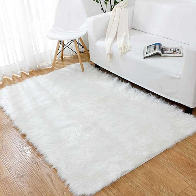 LEEVAN Sheepskin Area Rug Super Soft Fluffy Rectangle Sheepskin Rug Shaggy Rug Floor Mat Carpet Decoration(4 ft x 6 ft White)