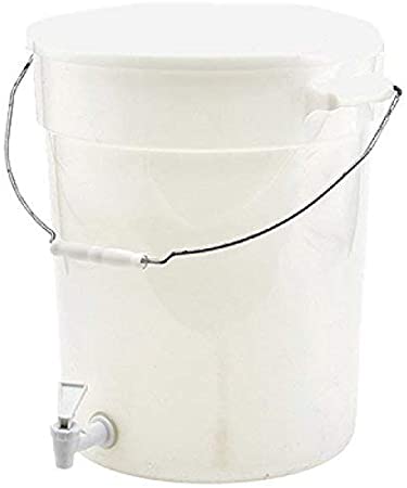 Winco PBDW-22, 6-Gallon Plastic White Beverage Dispenser