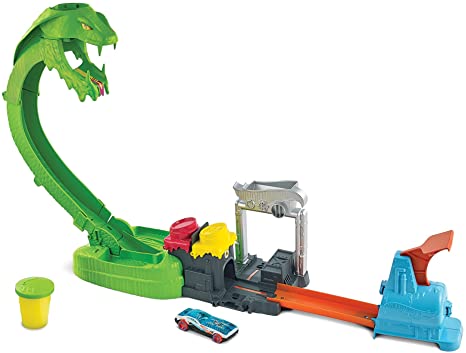 Hot Wheels Toxic Snake Strike Challenge Play Set with Slime for Kids 5 Years Old & Up, Includes One 1:64 Scale Hot Wheels Vehicle, Connects to Other Sets, Single Or Multicar Play