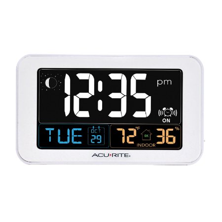 AcuRite 13040 Intelli-Time Alarm Clock with USB Charger, Indoor Temperature and Humidity