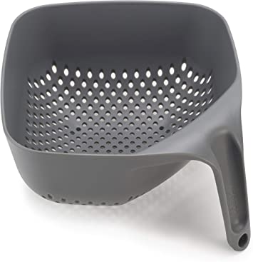 Joseph Joseph 40091 Square Colander Stackable with Easy-Pour Corners and Vertical Handle, Medium, Gray