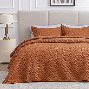 Love's cabin King Size Quilt Bedding Set Umber Bedspreads - Bed Summer Quilt Lightweight Microfiber Bedspread- Wave Pattern Bedding Coverlet for All Season - 3 Piece (1 Quilt, 2 Pillow Shams)