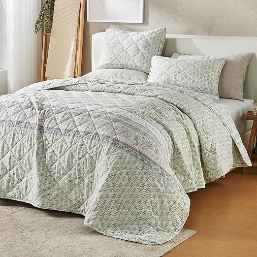 Twin Quilt Set with Sham, Eucalyptus Floral Decor Bedding Set, All-Season, Lightweight Bedspreads. Reversible, Farmhouse Bedding. (Twin/Twin XL, Eucalyptus Floral)