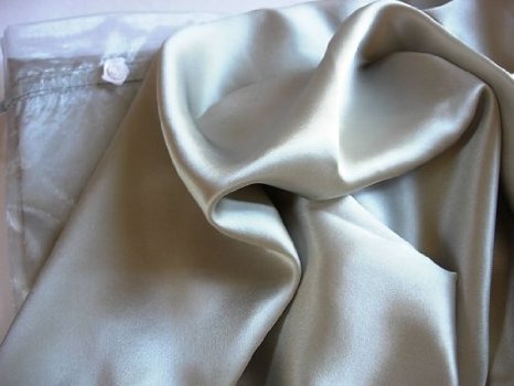Silver 100 Mulberry Silk Pillowcase for Hair and Facial Beauty Queenstandard
