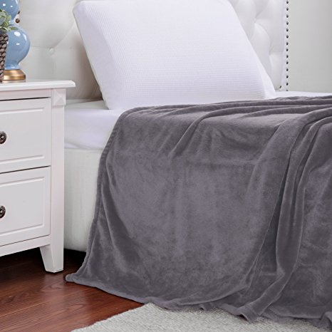 Flannel Throw Blankets, Bed Blanket by Bedsure-100% Plush Microfiber(Warm/Cozy/Fluffy), Lightweight and Easy Care, Couch Blanket, Twin Full/Queen King(108"x90" Grey)