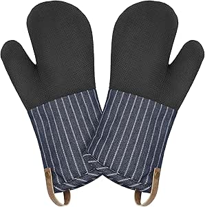 Cuisinart Heritage Kitchen Oven Mitts – Heat-Resistant Kitchen Mitts for Oven with Non-Slip Neoprene Palm, Long Cuff, and Cotton Filling – Durable Oven Gloves for Cooking, Baking, & Grilling