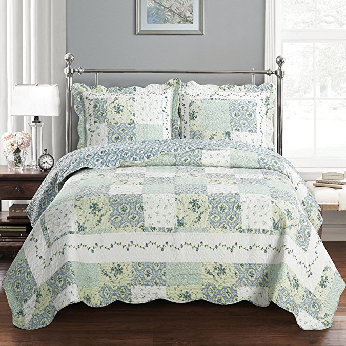 Deluxe Brea Oversized Bedspread Set. Beautiful quilt is decorated with patches of various floral designs. Creates the relaxing ambience of a resort in your bedroom. Bed Cover Quilt 3 Pieces King Set