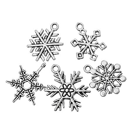 HOUSWEETY 50 Mixed Silver Tone Christmas Snowflake Charm Pendants